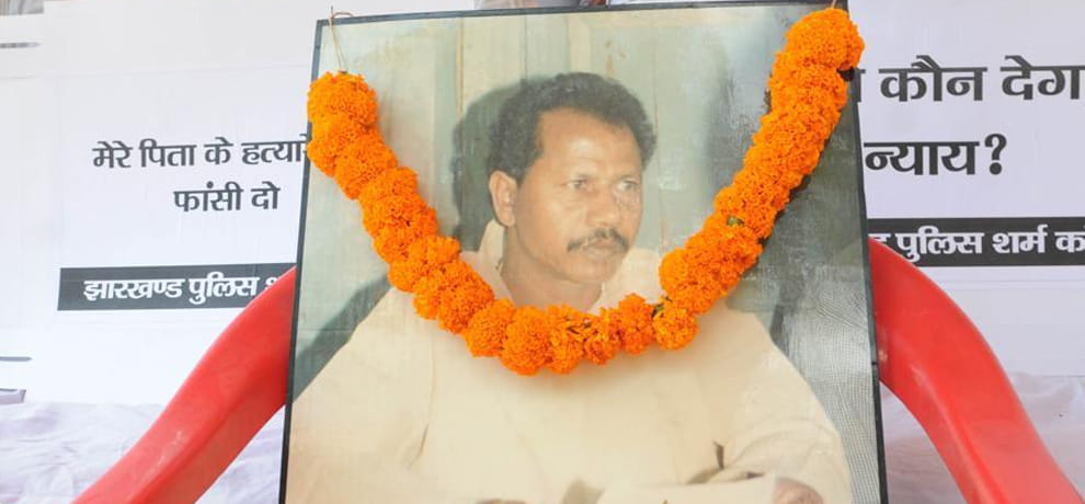 NIA arrested ASI of Jharkhand police after allegations on him that he help Naxals to kill MLA munda