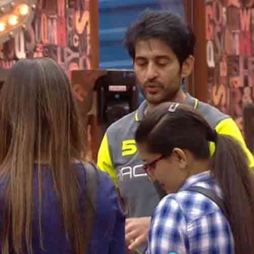 bigg boss 11 hiten tejwani said some special words for sapna chaudhary that onscreen she felt shy