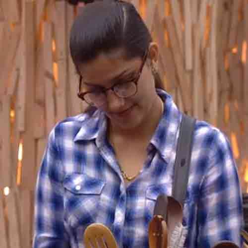 bigg boss 11 hiten tejwani said some special words for sapna chaudhary that onscreen she felt shy