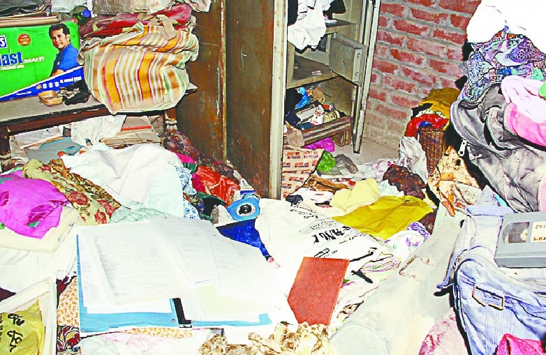 Lakhs of theft from advocate's house