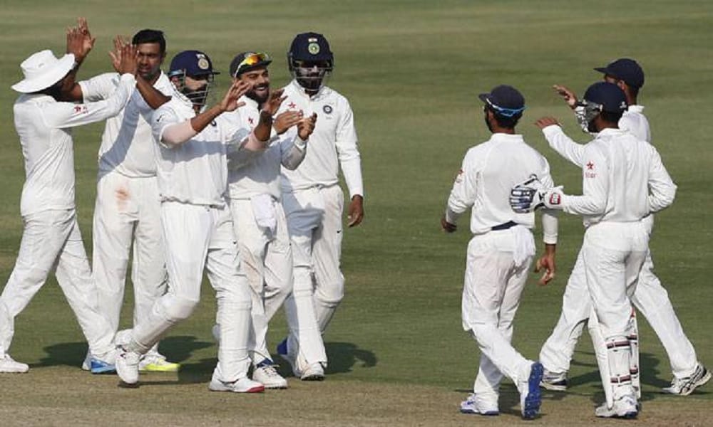 niroshan dickwella wrong conduct irritrates virat kohli-shami at kolkata test      