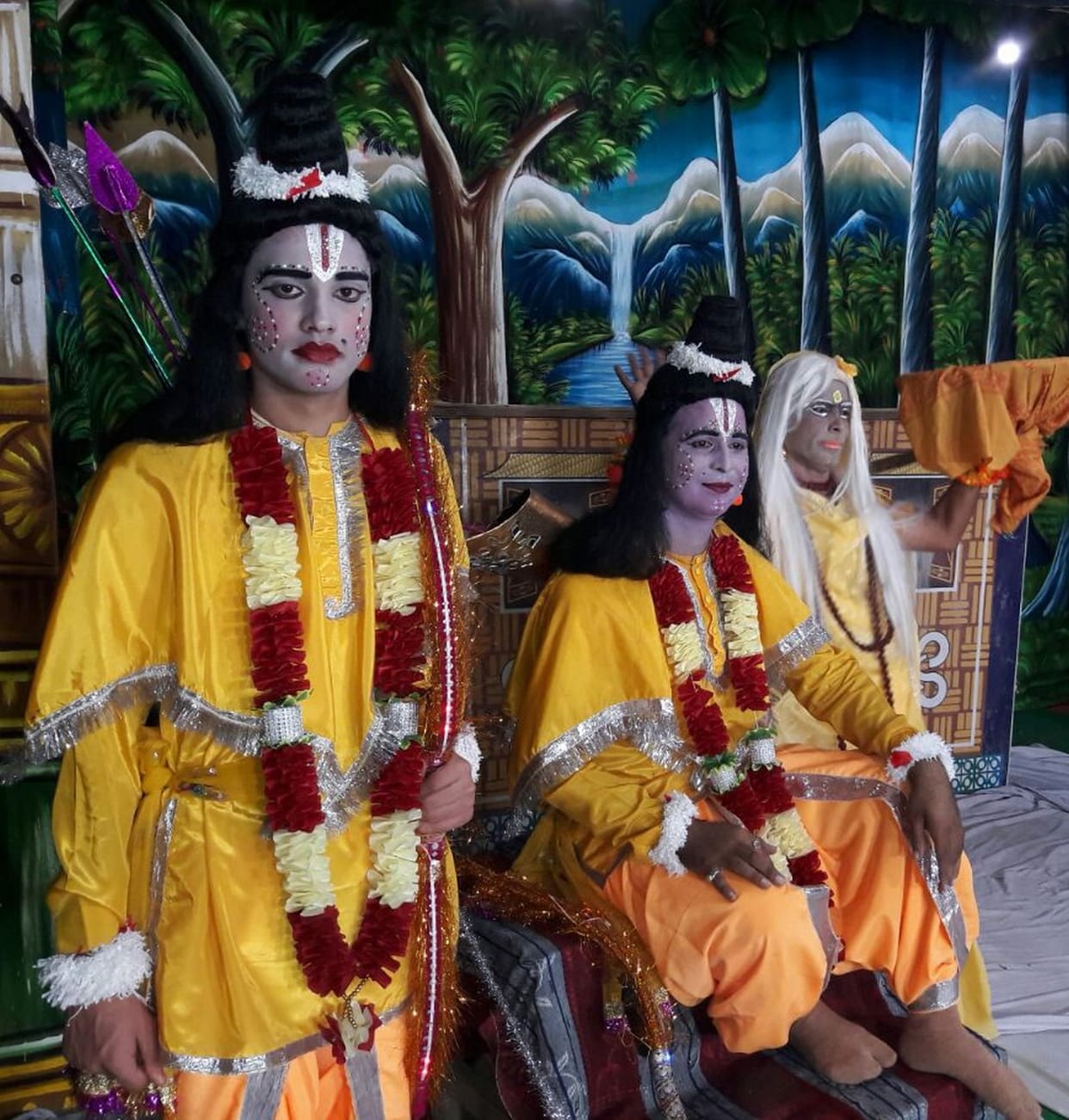 राम ने मारा गिराया रावण को, हुई सत्य की जीत