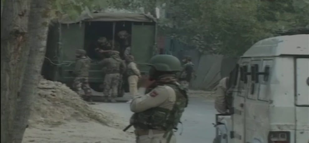 jammu kashmir encounter Bandipora  Hajin two armymen lost life 2 terrorists gunned down