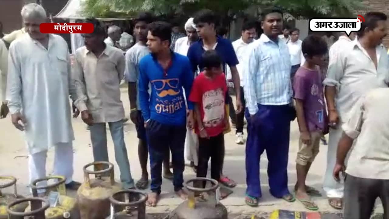 देखिए जब बस भिड़ गई सिलेंडर से भरे टैंपो से 