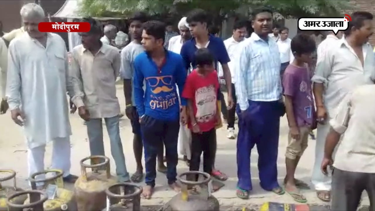 देखिए जब बस भिड़ गई सिलेंडर से भरे टैंपो से 
