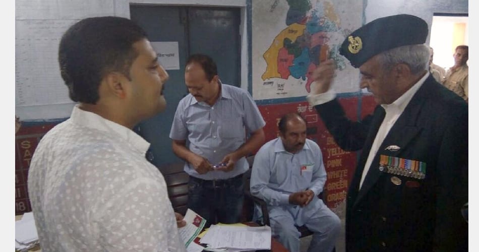 AAP Candidate Khajuria argument with Congress agent