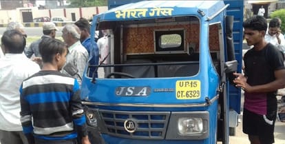 Bus collided with a tank filled with gas cylinders, a big accident