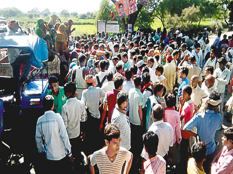 Bike rider farmer dies from road-bus bus collision