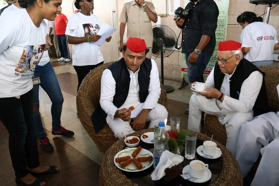 akhilesh yadav puts his pic on social media.