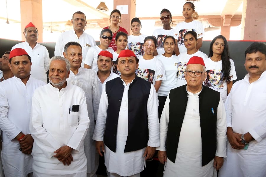 akhilesh yadav puts his pic on social media.