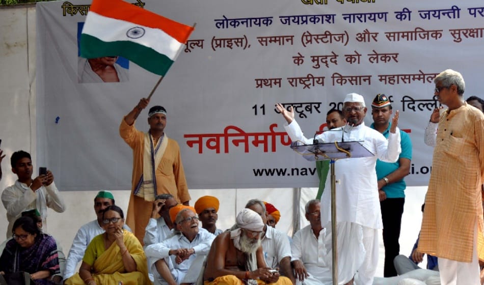 anna hazare targets modi government