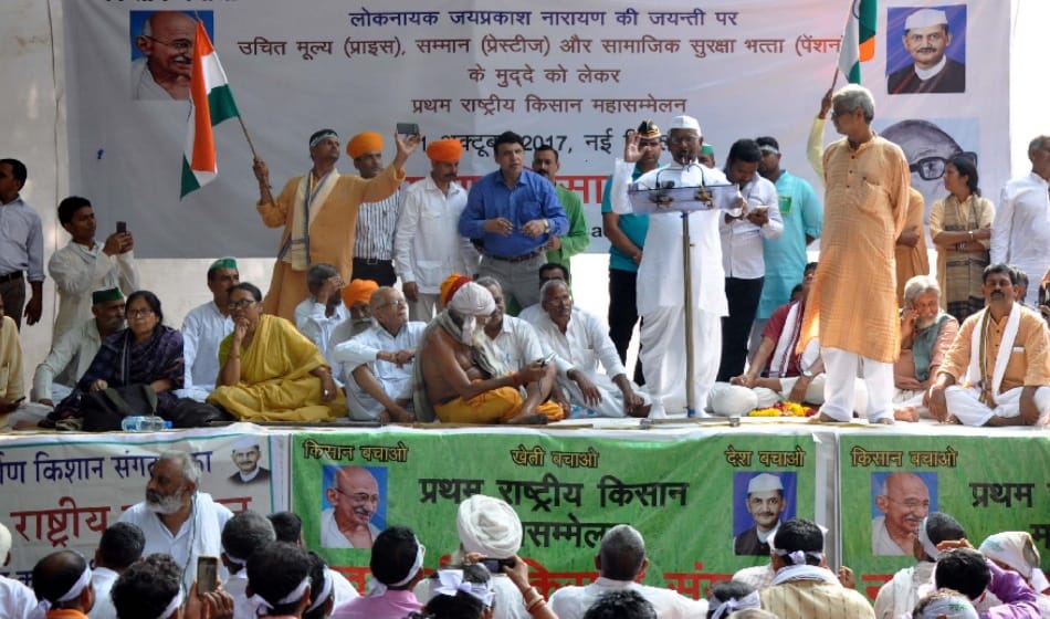 anna hazare targets modi government