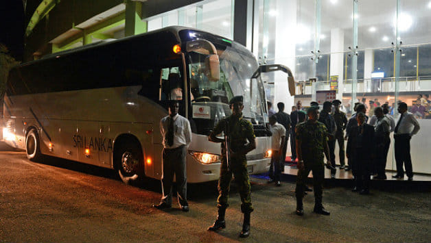 India-vs-australia-2nd-t20 Guwahati: Australian cricket team's bus hit by stone finch shared pic  