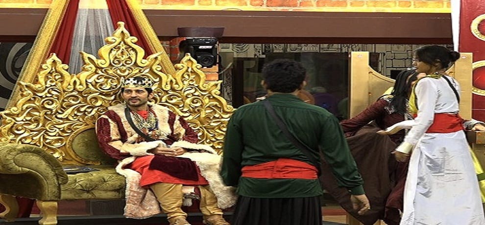 big boss 11 haryanvi Singer Sapna Choudhary breaks down after completing her task 