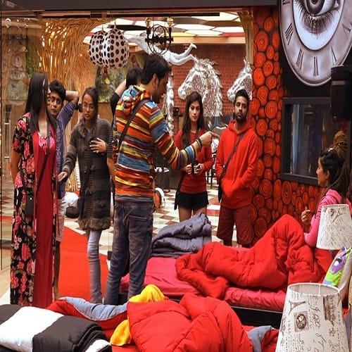 big boss 11 haryanvi Singer Sapna Choudhary breaks down after completing her task 