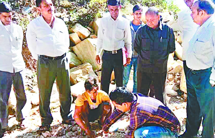 bhauryal angry on late work