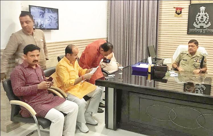  Congress-BJP District President, 'War of war' on SSP's office
