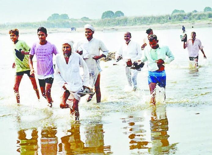 Farmers of Nirvada and Garh Mirrakpur face to face