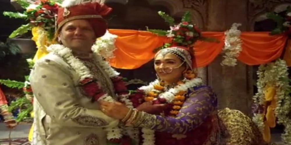 Saat phere again in India after seven years by foreign couple