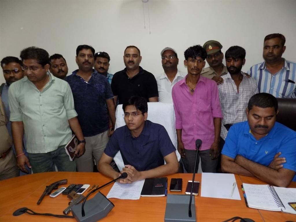 hree rookie arrested, cashless, cash, jewelery, mobile recovered