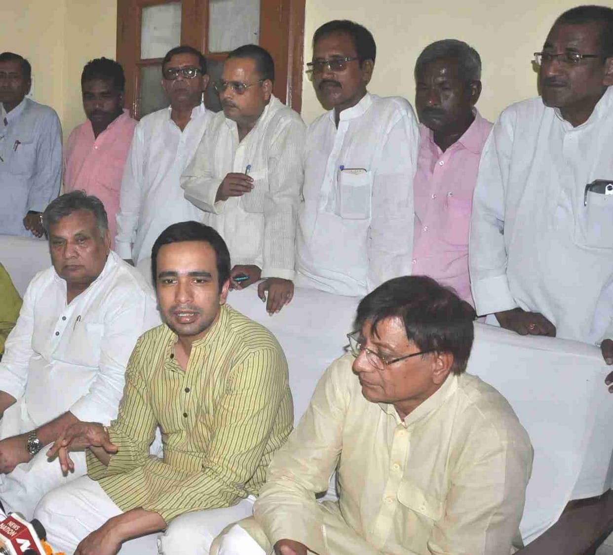 kendr sarakaar kee neetiyaan kisaan virodhee h jayant