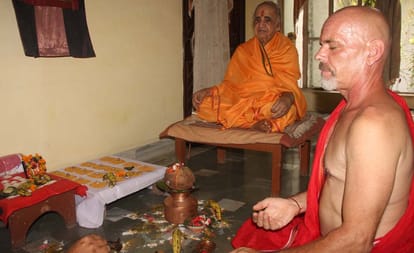 Denmark tourist convert their religion christianity to hindu at kashi 