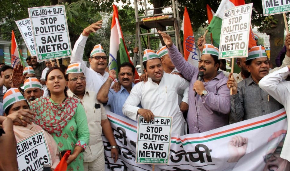 congress started campaign against metro fare hike at rajiv chowk