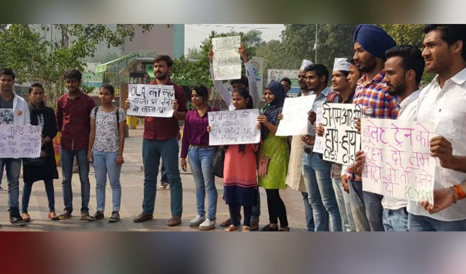 congress started campaign against metro fare hike at rajiv chowk