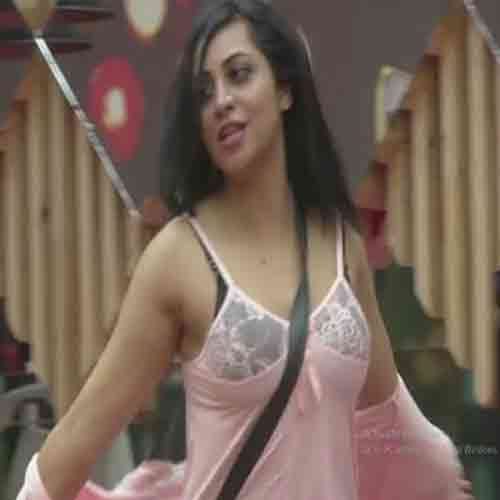 BIGG BOSS 11 THIS CONTESTANT TODAY WILL CROSS HER ALL LIMIT IN FRONT OF CAMERA