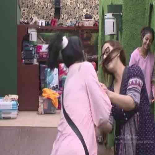BIGG BOSS 11 THIS CONTESTANT TODAY WILL CROSS HER ALL LIMIT IN FRONT OF CAMERA