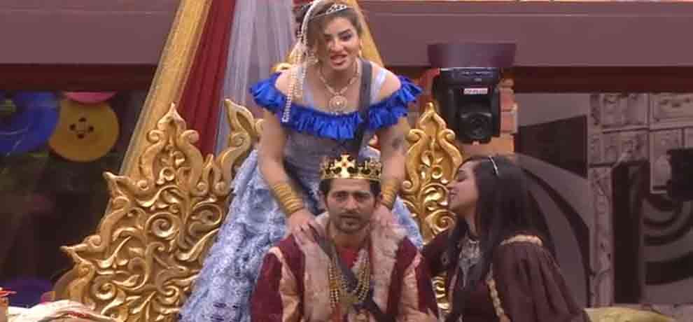 bigg boss 11 when shilpa shinde was trying to kiss hiten tejwani on camera