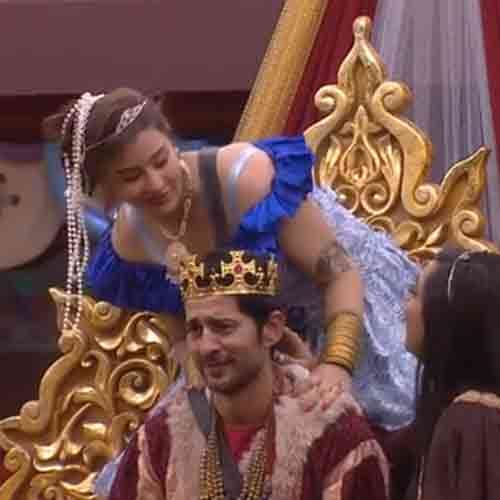 bigg boss 11 when shilpa shinde was trying to kiss hiten tejwani on camera