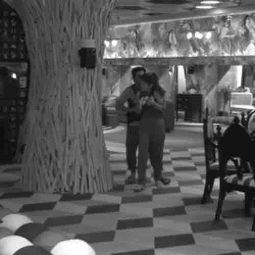 BIGG BOSS 11 PUNISH HUGS BANDAGI IN KISS HER WITHOUT ANY FEAR
