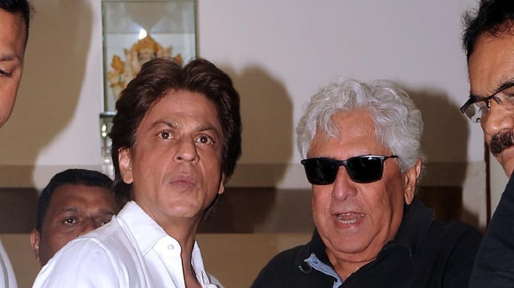 shah rukh khan attends the prayer meet of director kundan shah 