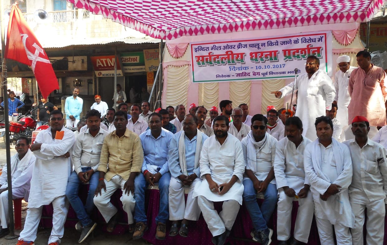 फ्लाईओवर निर्माण न बना तो रोकेंगे रेल