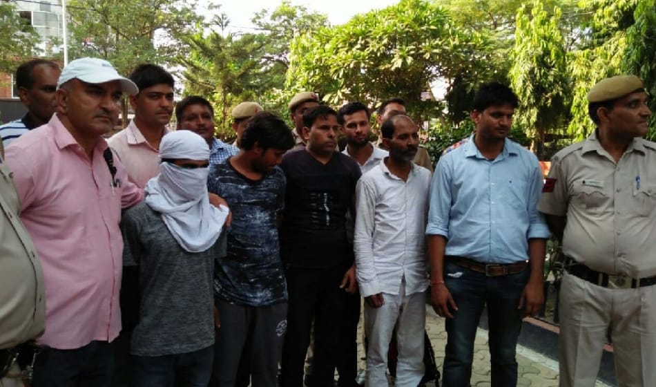 spiderman thief arrest in delhi, use to climb many storeys through png pipeline