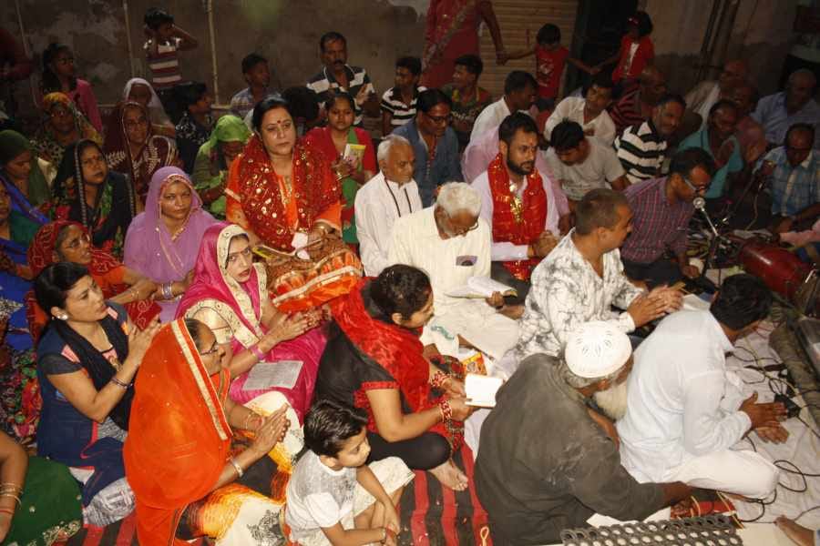 hindu and muslim in agra together take part in sundarkand