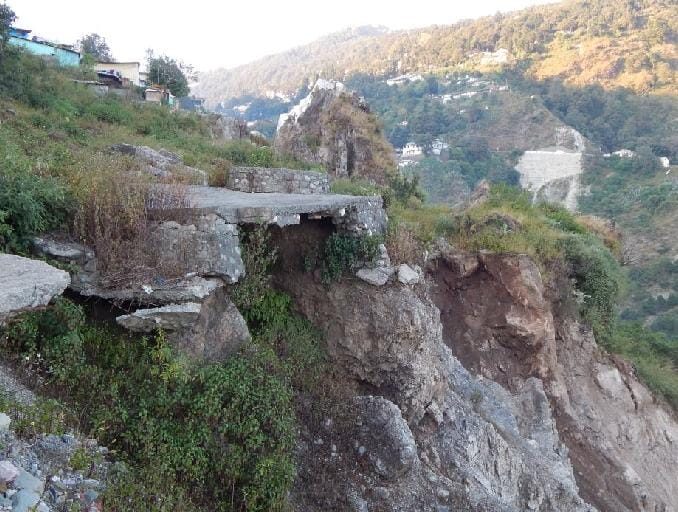 Uncertainty landslides in the rich hotel area