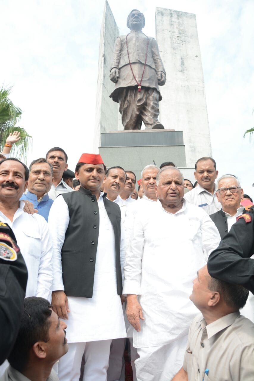 akhilesh and mulayam tribute to dr ram manohar lohia 