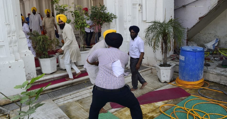 clash at Golden Temple in Amritsar, many injured