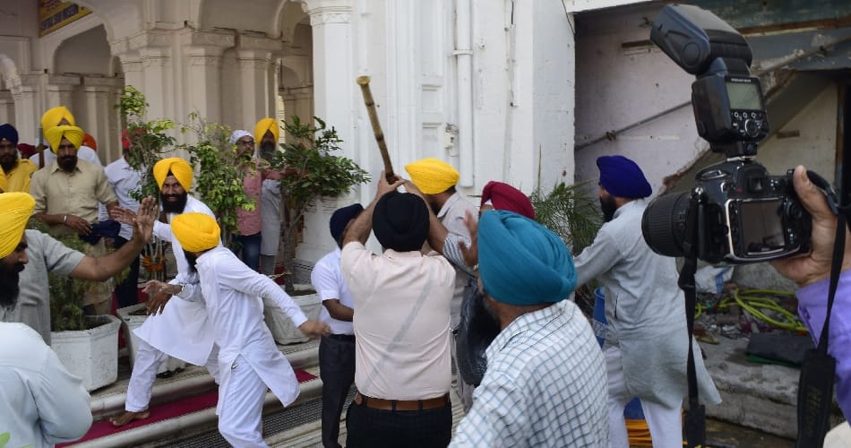 clash at Golden Temple in Amritsar, many injured