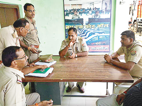 Etawah police raid in Mar Kanshiram Colony