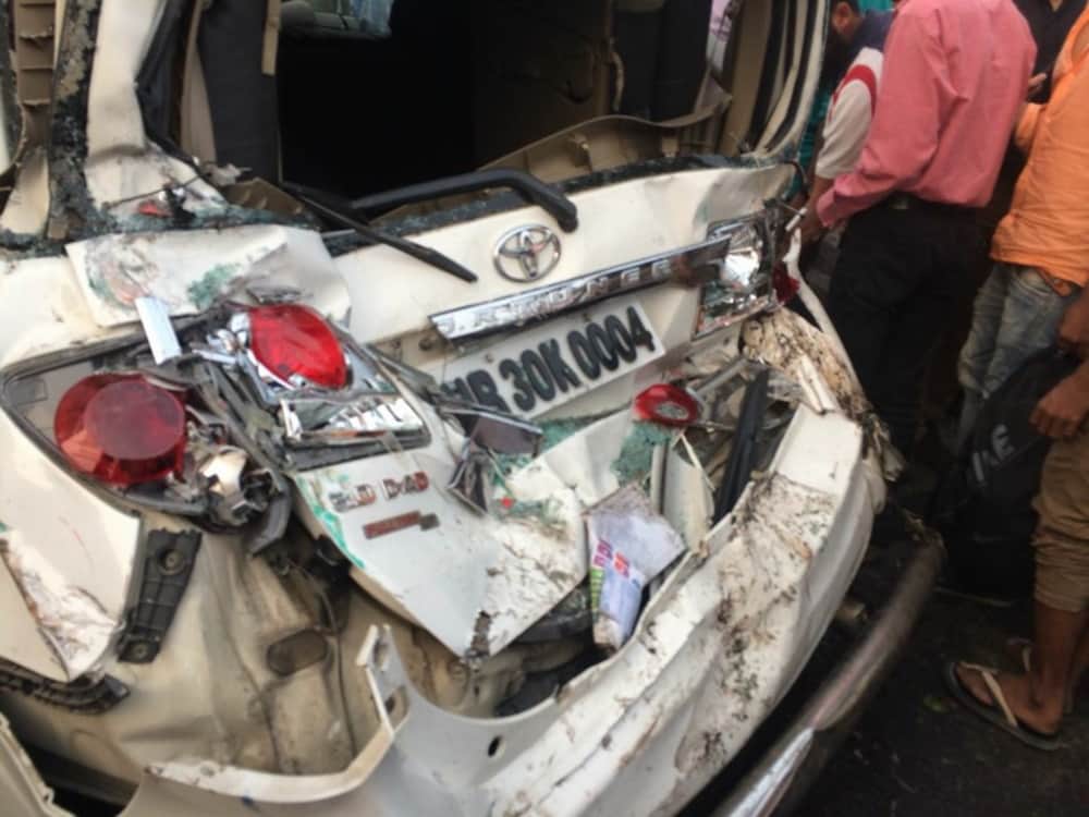 Horrible photos of accident between four Vehicles in dehradun