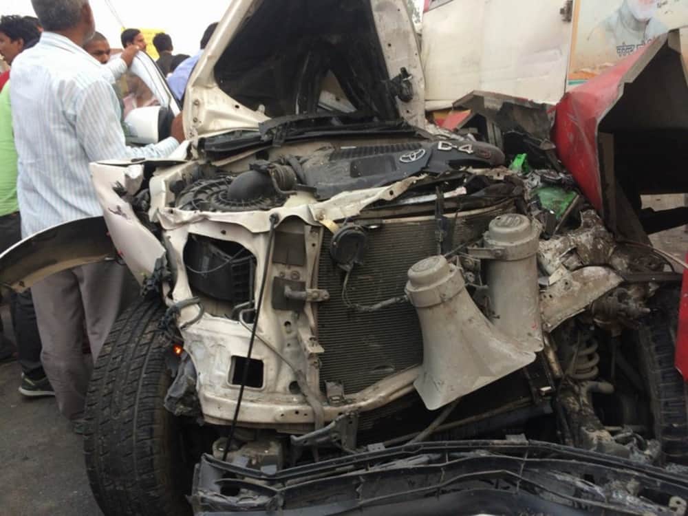 Horrible photos of accident between four Vehicles in dehradun