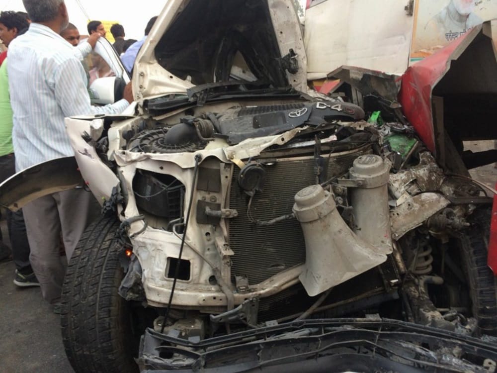 Horrible photos of accident between four Vehicles in dehradun