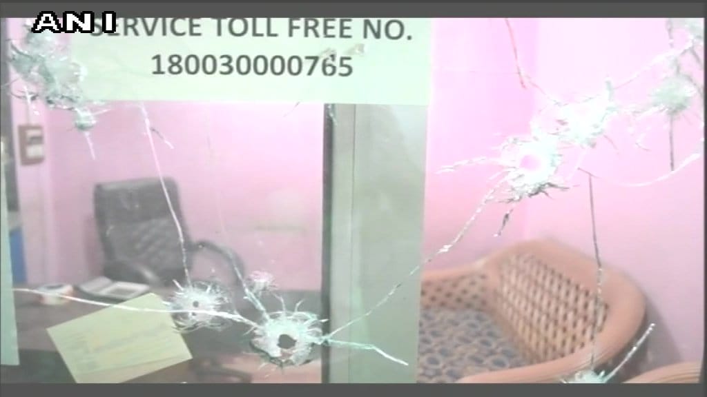  Terrorists hurled grenade in the vicinity of a beauty parlour near Pulwama