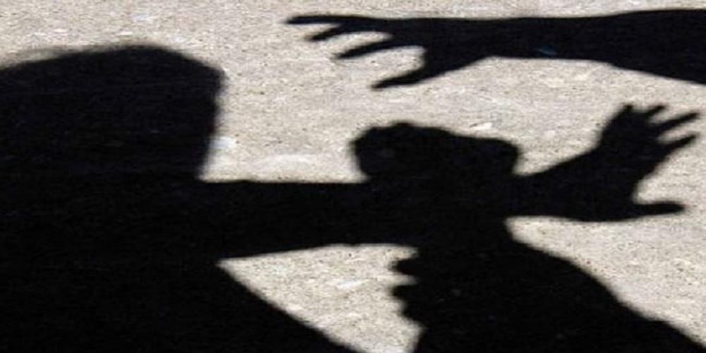 Drunken Maiden Slapped a women police officer On Night Patrol 