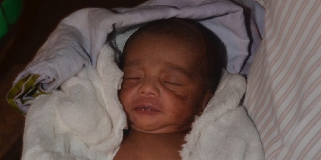 woman gave birth to three children in field