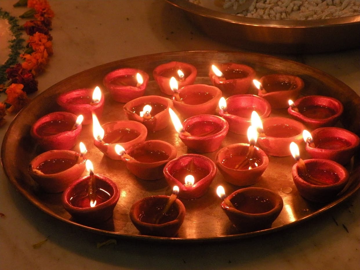 दीये और सिक्के भी बिक रहे ऑनलाइन