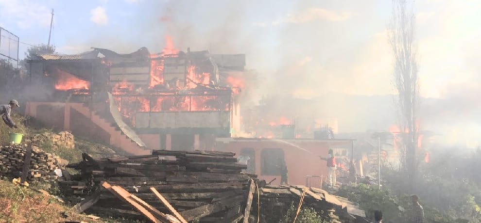 seven house on fire at jubbal in shimla distt